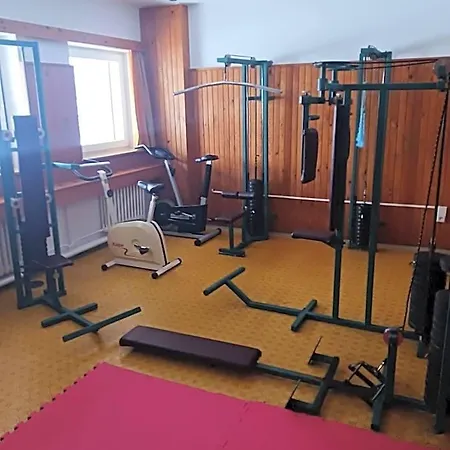 - Retro Hotel